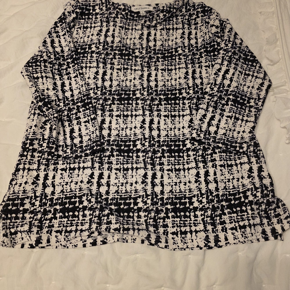 Chic Monochrome Women's Blouse